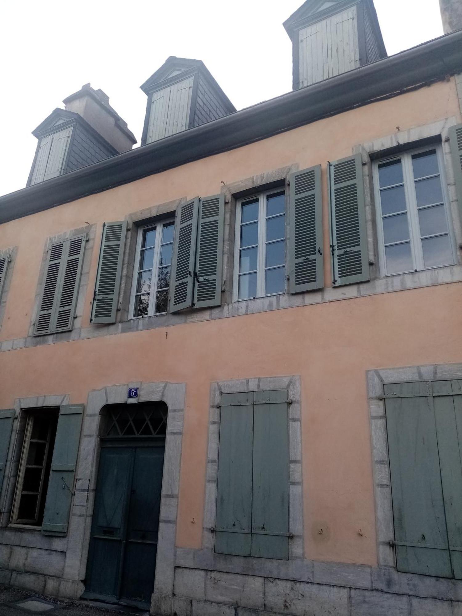 Charmant Appartement Au Centre De Bagneres-De-Bigorre Exterior photo